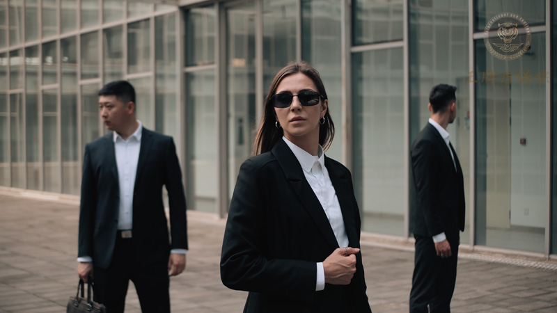 在深圳雇佣私人保镖，通过保镖公司推荐与私人渠道介绍哪种方式更靠谱？